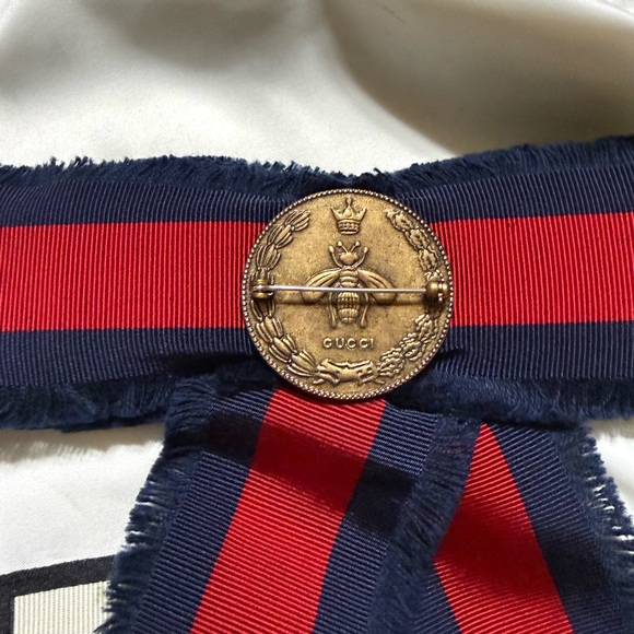 NEW!  Gucci Crystal Red Navy Grosgrain Bow Brooch - Picture 4 of 5